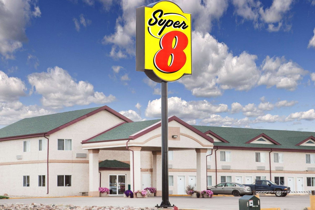 Hotel · Super 8 by Wyndham Kindersley, Kindersley