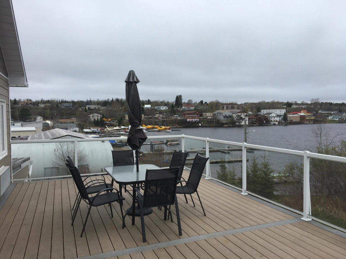 Howey Bay Motel, Canadá