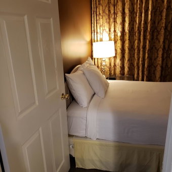 Shemron Suites Hotel, Deep River, Canada