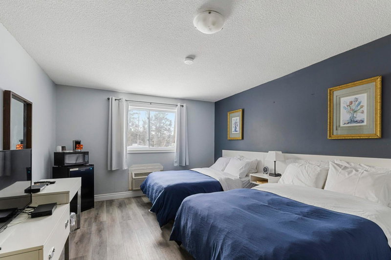 Lakeside Inn, Cloyne, Canada