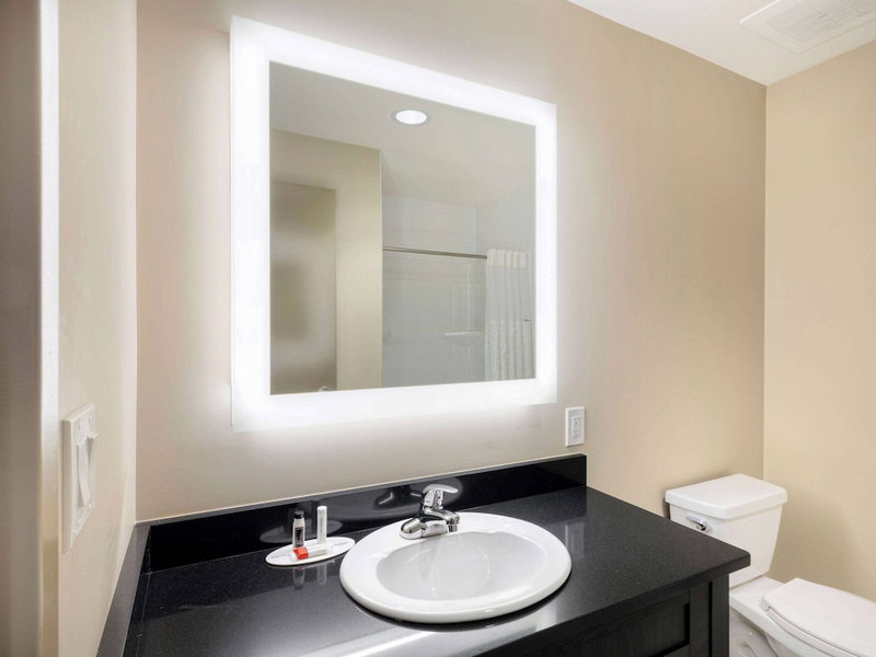 Super 8 by Wyndham Moosonee, Moosonee, Canada