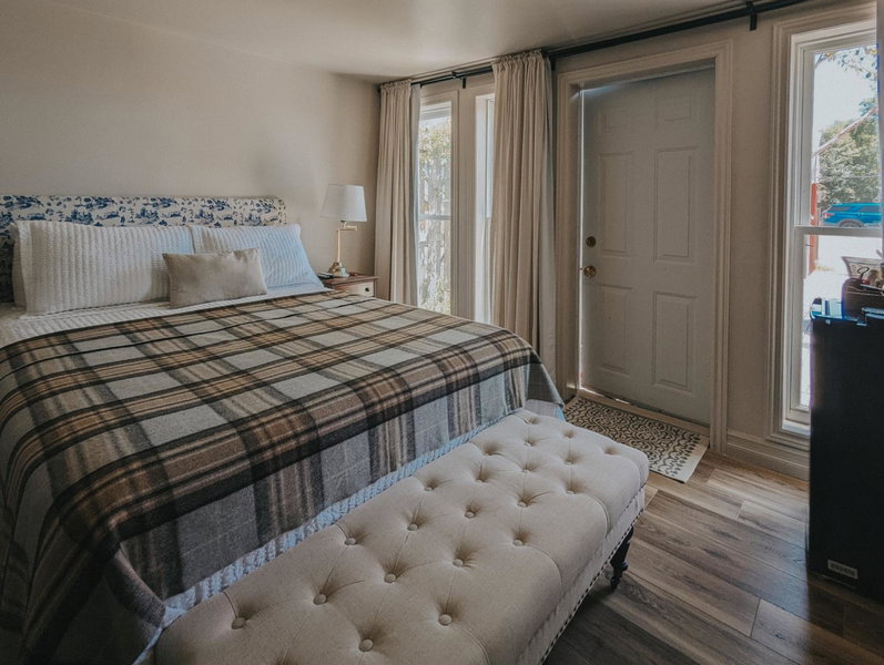 The Cooper's Inn, Shelburne, Canada