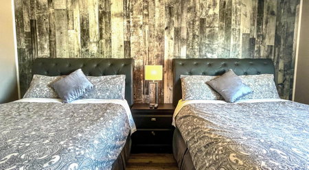 7 Day's Hotel, Lamont, Canada