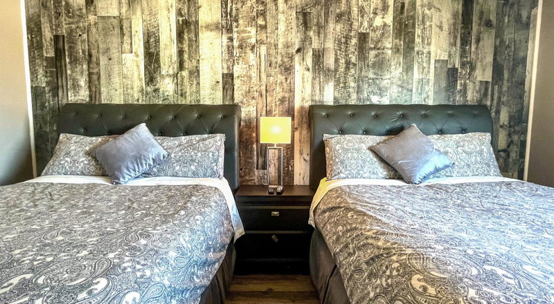 7 Day's Hotel, Lamont, Canada
