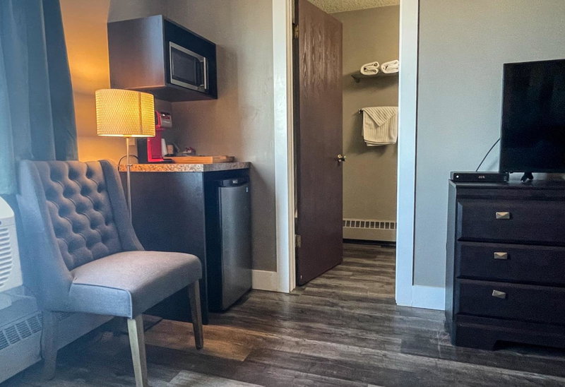7 Day's Hotel, Lamont, Canada