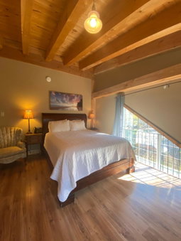 Timber House Resort, Quinte West, Canada