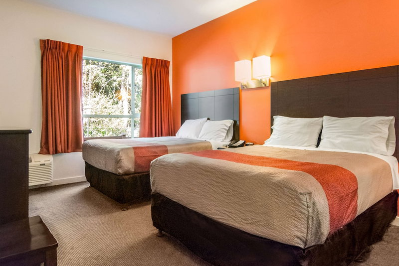 Motel 6 Surrey, BC, Surrey, Canada