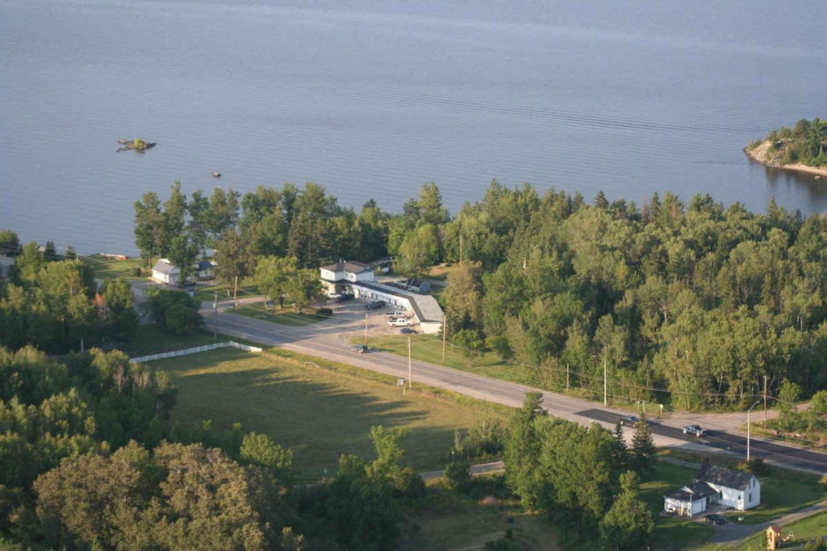 Hotel · Edgewater Motel and Campground, Temiskaming Shores