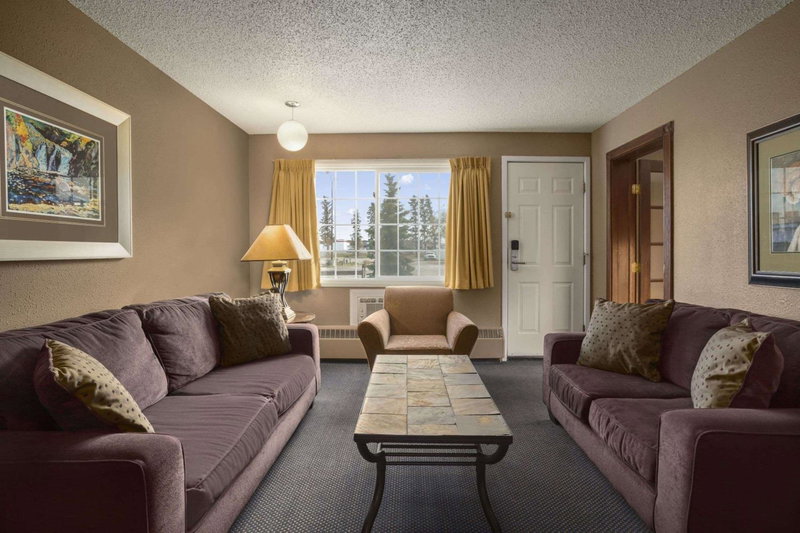 South Hill Lodge, Prince Albert, Canada