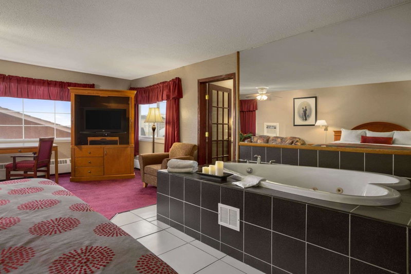 South Hill Lodge, Prince Albert, Canada