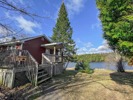 Ahmic Lake Resort, Magnetawan, Canada