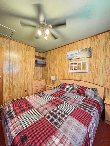 Ahmic Lake Resort, Magnetawan, Canada