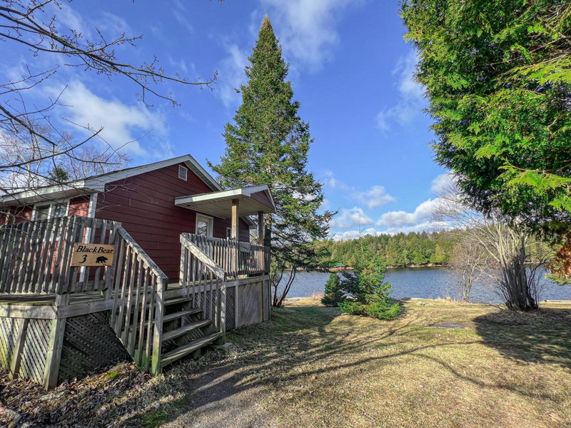 Ahmic Lake Resort, Magnetawan, Canada