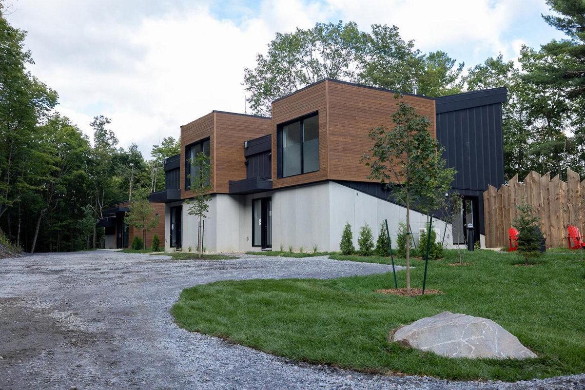 Hotel · Parc Omega, Montebello