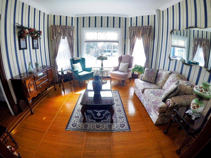 Blue Gables Bed and Breakfast, Niagara Falls, Canada