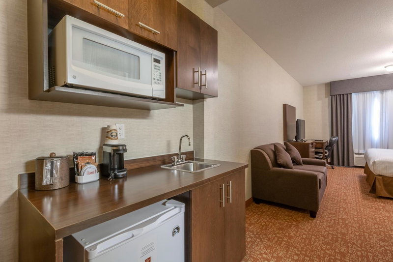 Devonian Hotel and Suites, Fox Creek, Canada