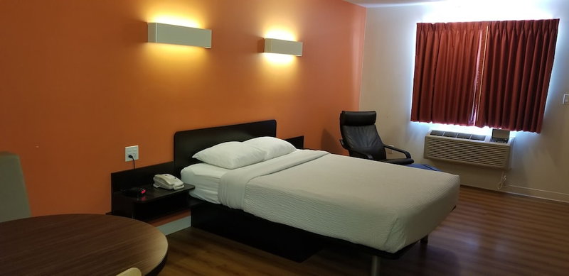 Joys Inn, Innisfail, Канада