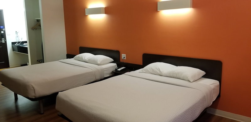 Joys Inn, Innisfail, Канада