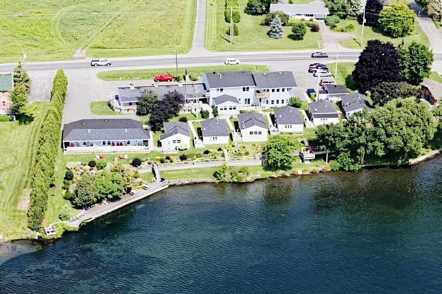 Dewar’s Inn and Cottages, Prescott, Canada