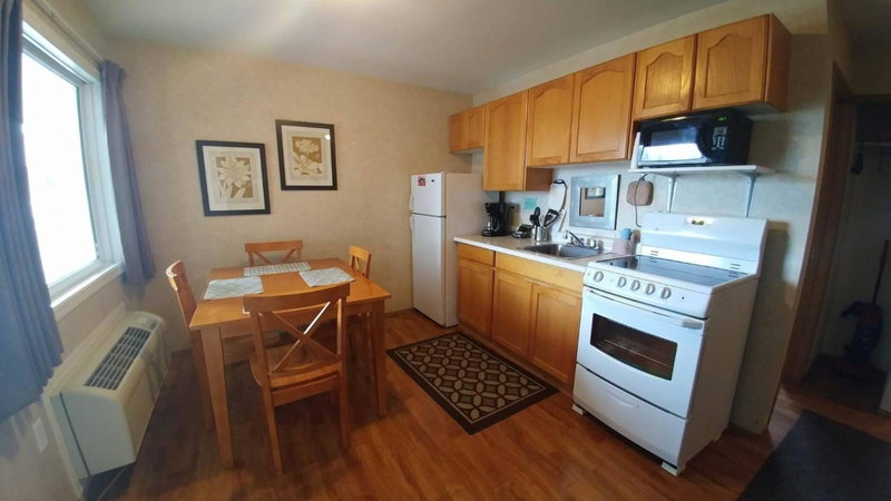 Shoreline Resort Condominiums, Penticton, Canada