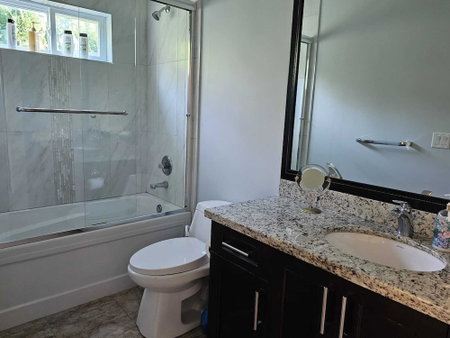Oscar Inn & 2bd Suite up to 6 people private, Abbotsford, Canada