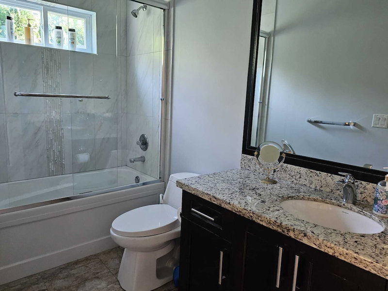 Oscar Inn & 2bd Suite up to 6 people private, Abbotsford, Canada