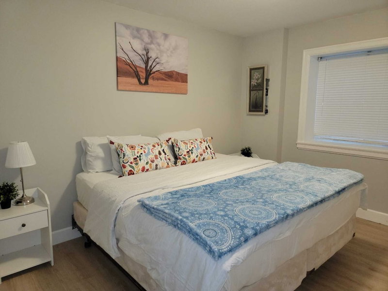 Oscar Inn & 2bd Suite up to 6 people private, Abbotsford, Canada