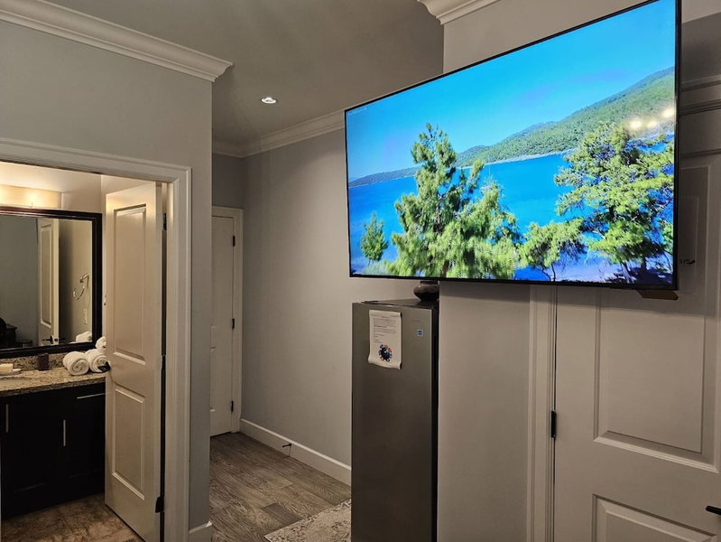 Oscar Inn & 2bd Suite up to 6 people private, Abbotsford, Canada