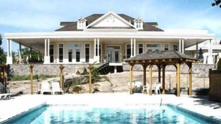 The Burleigh Falls Inn & Suites, North Kawartha, Canada