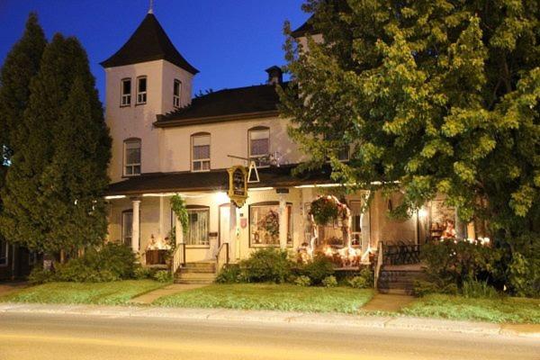 auberge les deux tours, Jonquiere, Canada