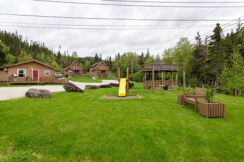 Middle Brook Cottages & Chalets, Glenburnie, Canada