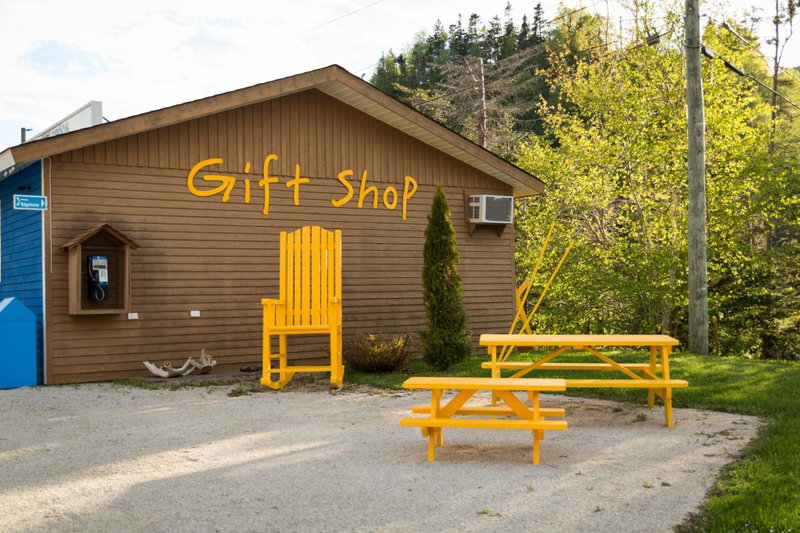 Middle Brook Cottages & Chalets, Glenburnie, Canada