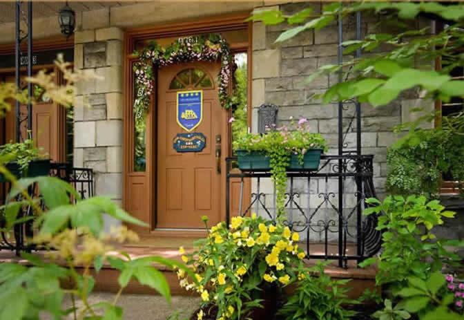 Accueil Chez Francois, Canada