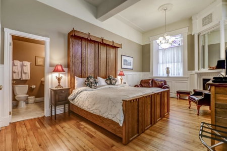 School House Bed and Breakfast C.1859, Niagara-on-the-Lake, Canada