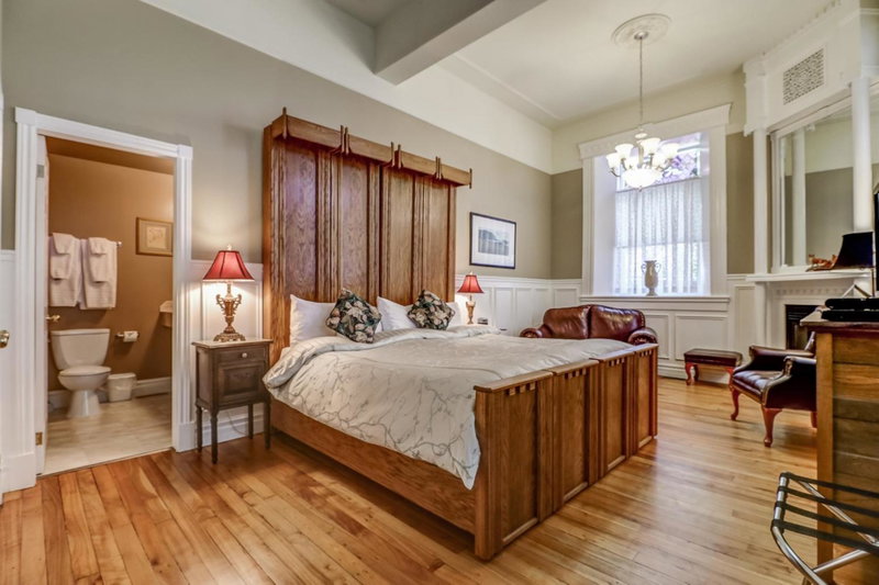 School House Bed and Breakfast C.1859, Niagara-on-the-Lake, Canada