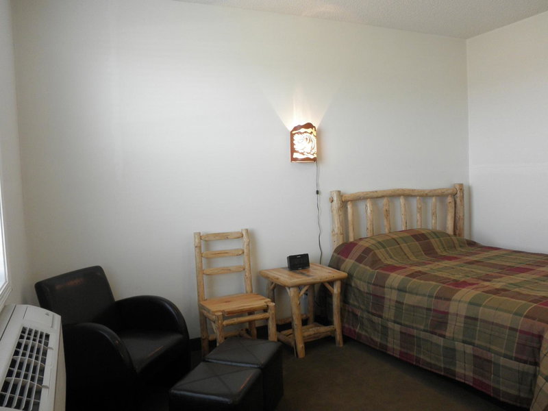 Bear's Den Lodge, Shaunavon, Canada