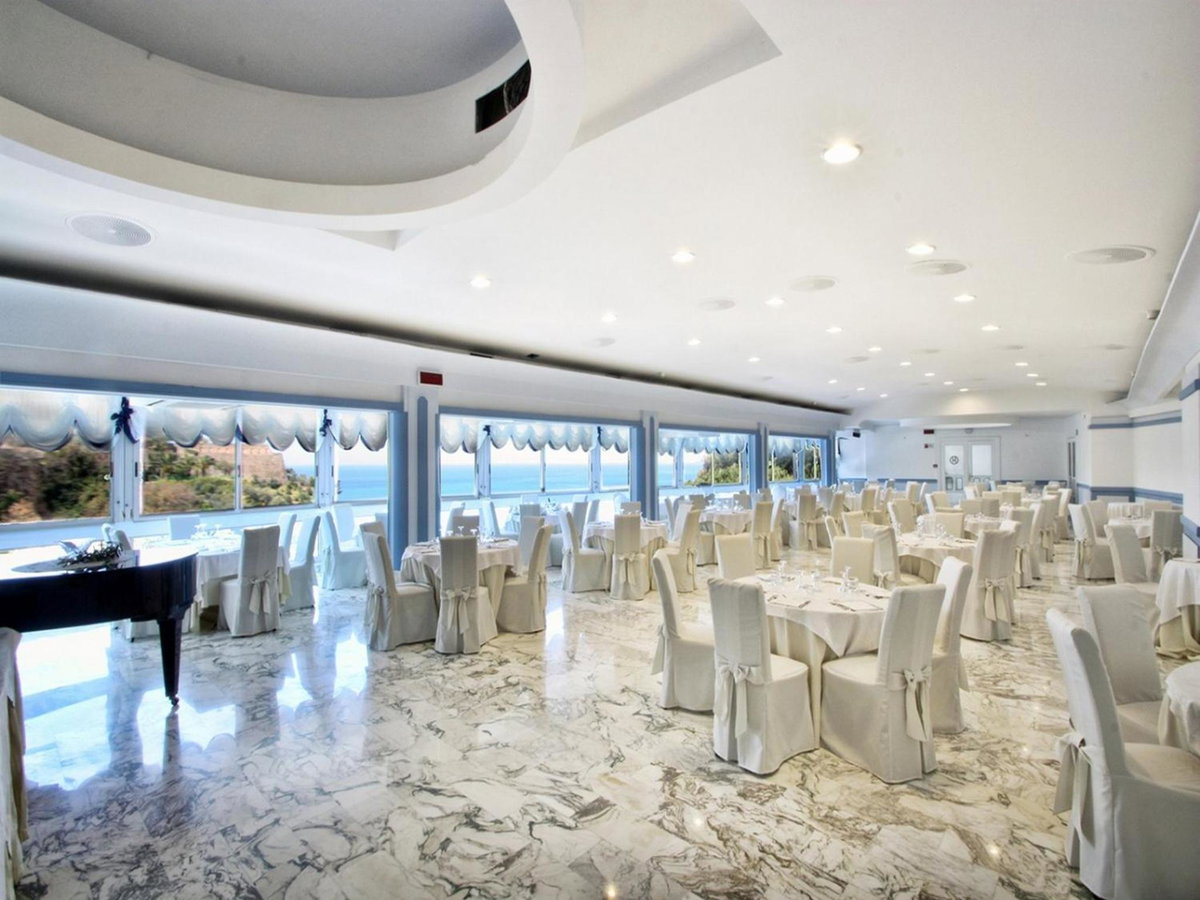 Hotel Oriente, Italien