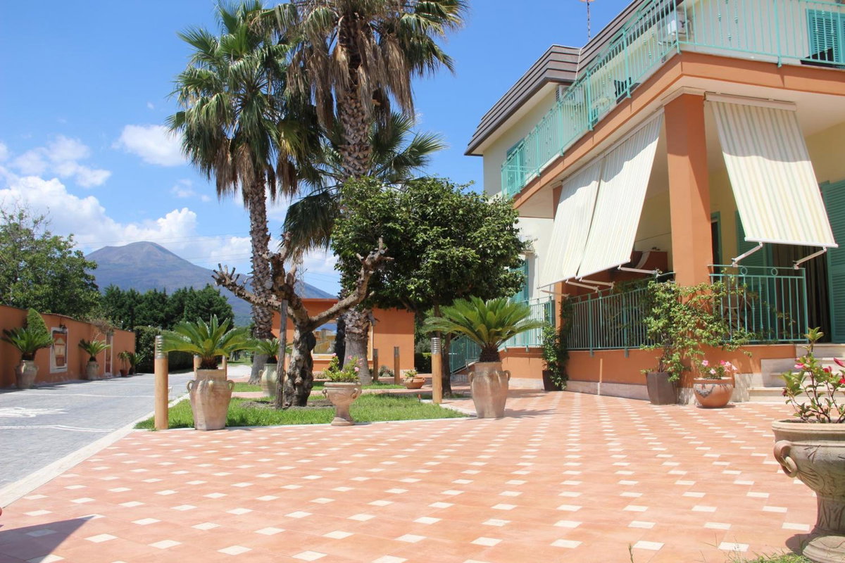 Отель · Villa Julia, Pompei