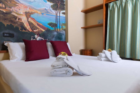 Hotel Suite Ares, Naples, Италия