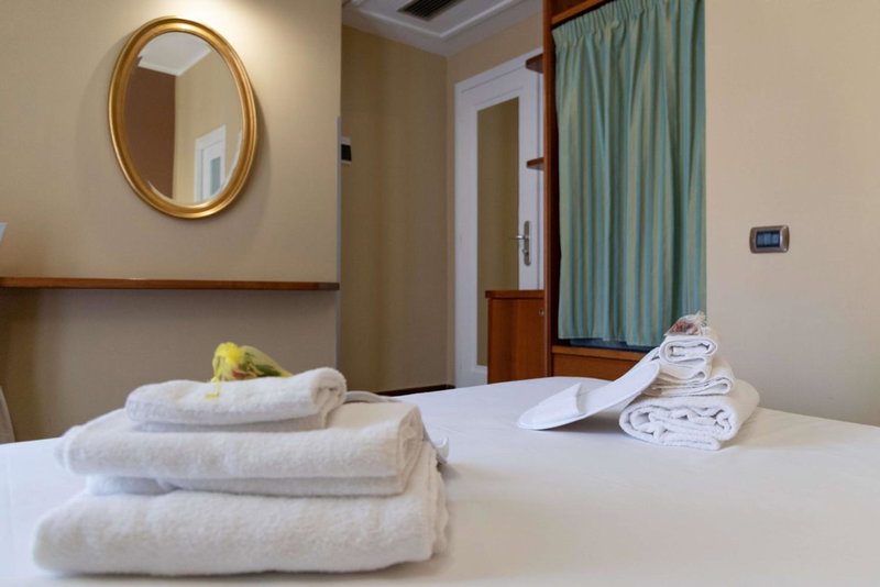 Hotel Suite Ares, Naples, Италия
