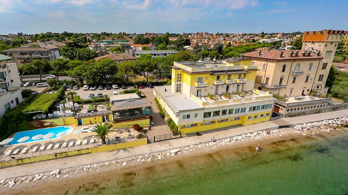 Hotel · Hotel Estée, Desenzano Del Garda
