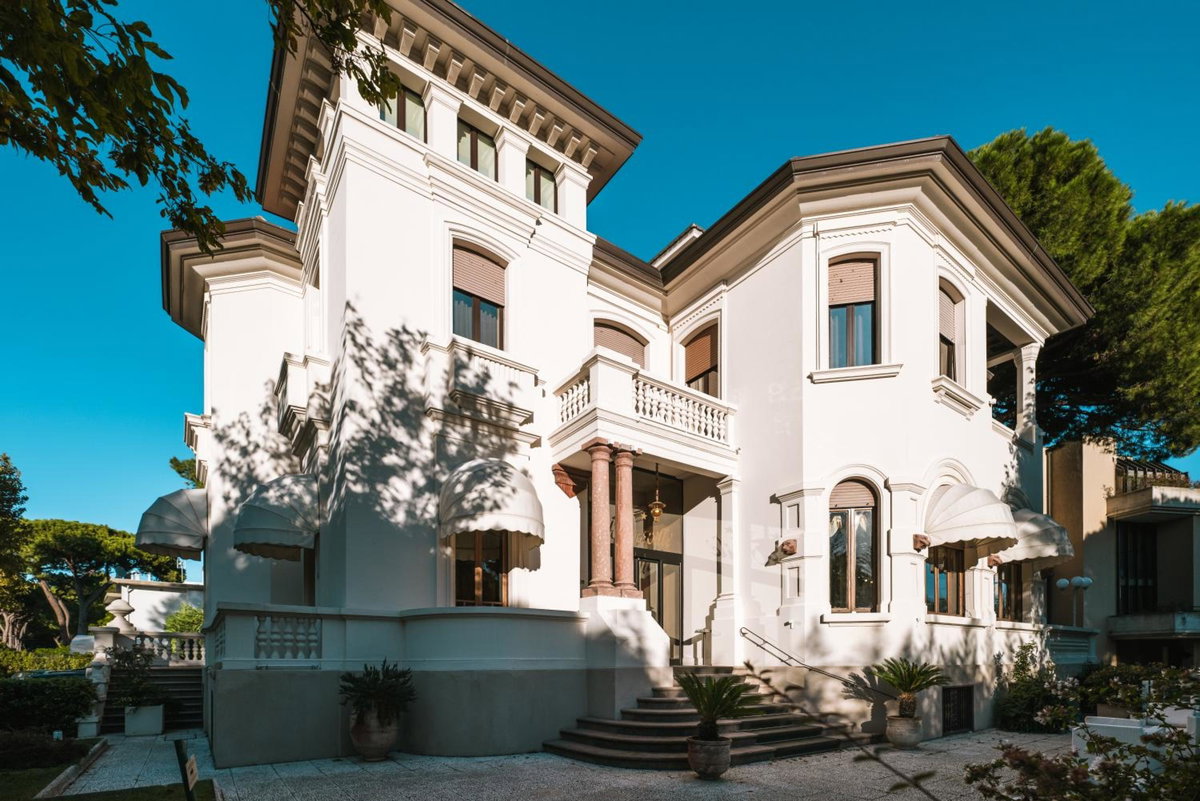 Hotel De La Ville, Italy