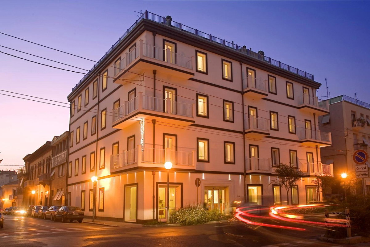 Card International Hotel, Italy