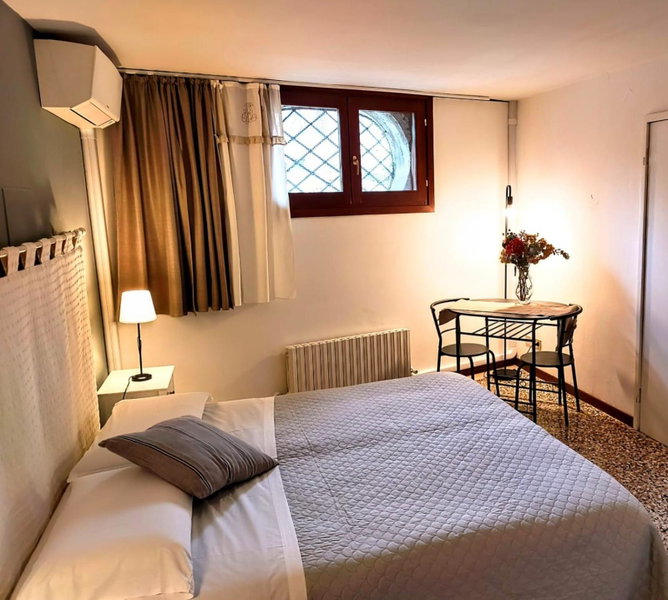 Venice and Venice Apartments - private rooms in shared apartment, Venice, Italy