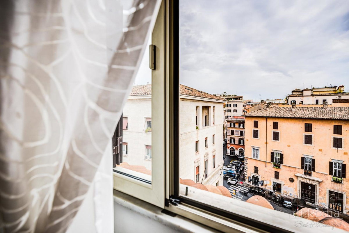 Al centro di Roma, Italy