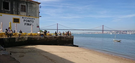 Casa do Criativo ® Bed&Breakfast, Almada, Portugal