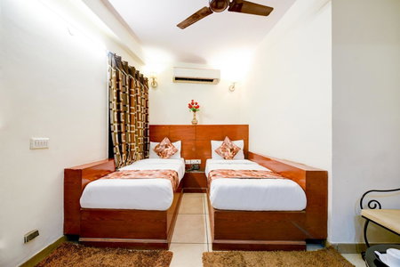 Hotel Le Grand - Walk-in from RK Ashram Metro Station, New Delhi, Indien