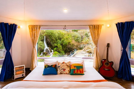 Zostel Plus Mussoorie, Kempty, Mussoorie, India