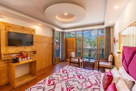 The 14 Gables, A Boutique Stay, Manali - Pet Friendly - Balcony Rooms - Crown Palace, Manāli, India