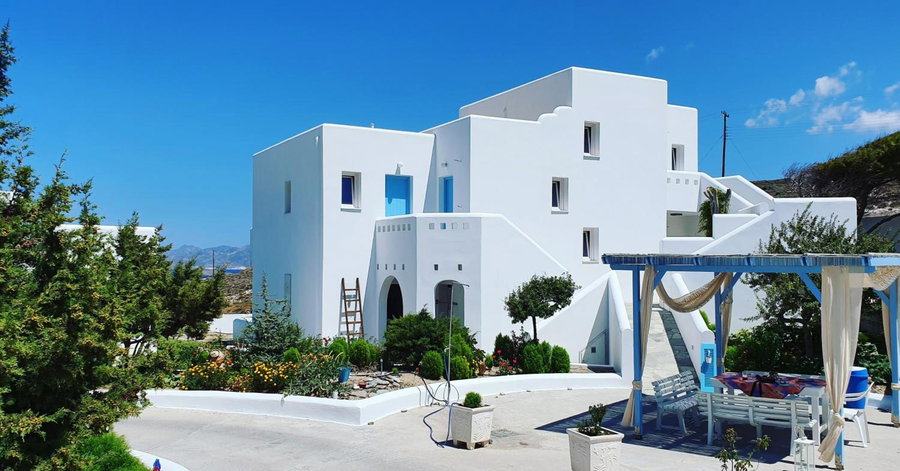 Sarakiniko Rooms, Adamas, Greece